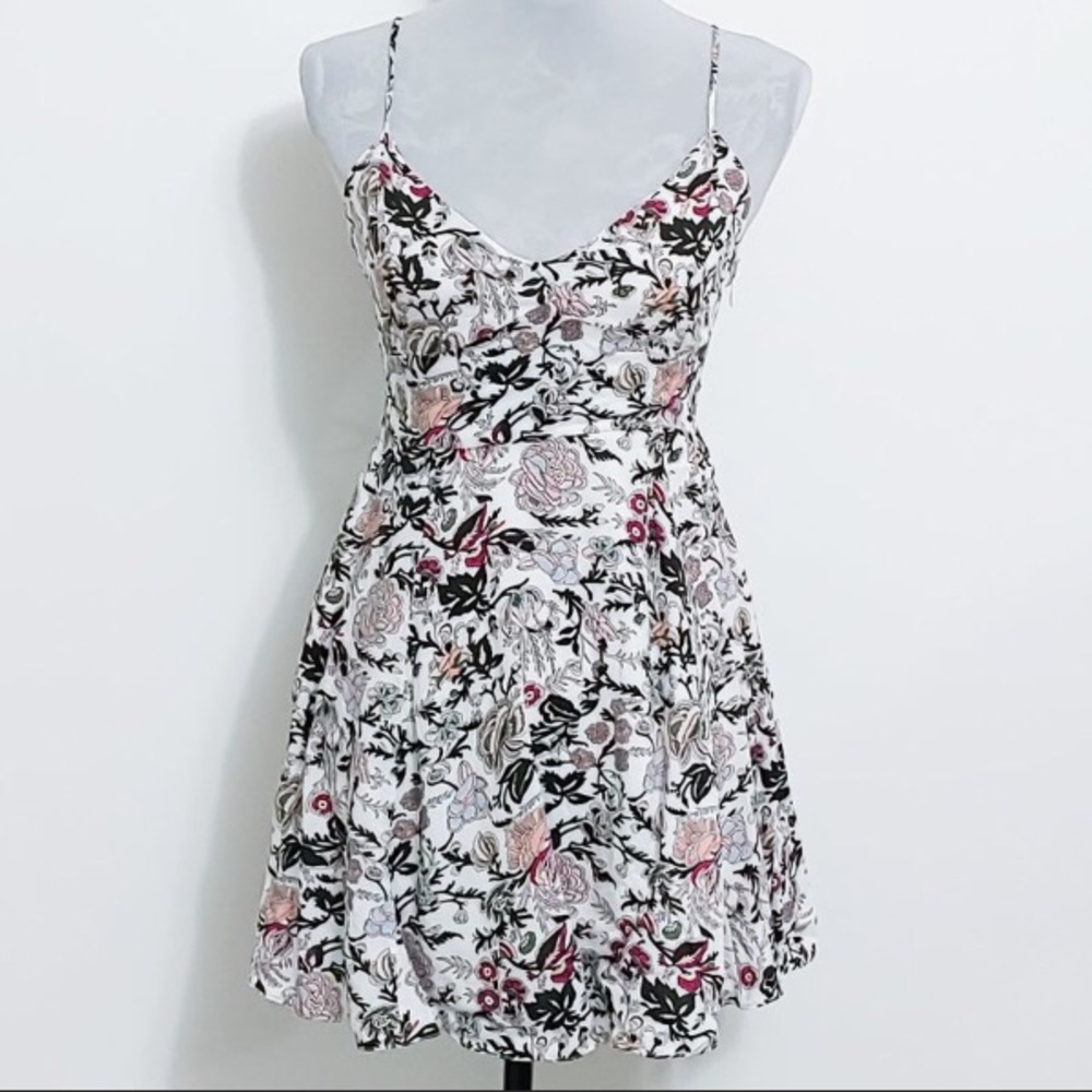 Adorable spring dress 🌸